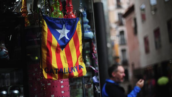A bag with the estelada or pro independence flag is displayed in Barcelona - Sputnik Mundo
