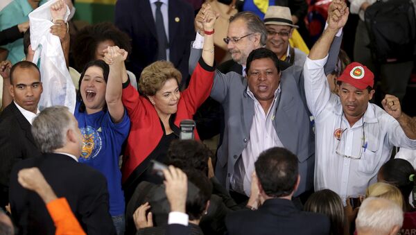 Dilma Rousseff, presidenta de Brasil, durante la reunión con representantes de movimientos sociales - Sputnik Mundo