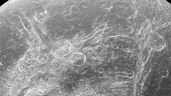 Grietas del Dione, satélite de Saturno - Sputnik Mundo