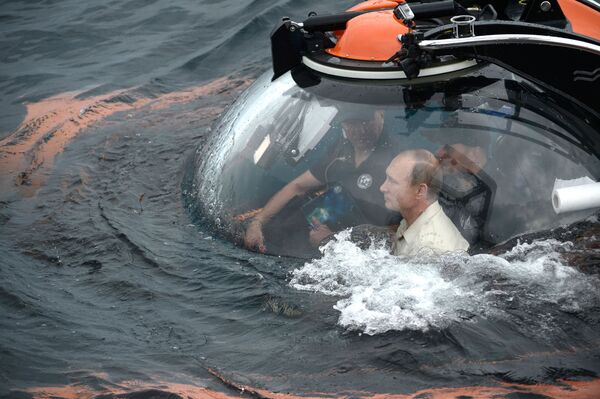 Putin se sumerge en el mar Negro - Sputnik Mundo