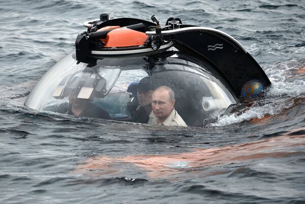 Putin se sumerge en el mar Negro - Sputnik Mundo
