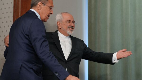 Serguéi Lavrov, ministro de Asuntos Exteriores de Rusia, y Mohamad Yavad Zarif, ministro de Asuntos Exteriores de Irán, el 17 de agosto, 2015 - Sputnik Mundo