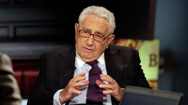 Former U.S. Secretary of State Henry Kissinger is interviewed by Neil Cavuto on his Cavuto Coast to Coast program, on the Fox Business Network, in New York, Friday, June 5, 2015. - Sputnik Mundo