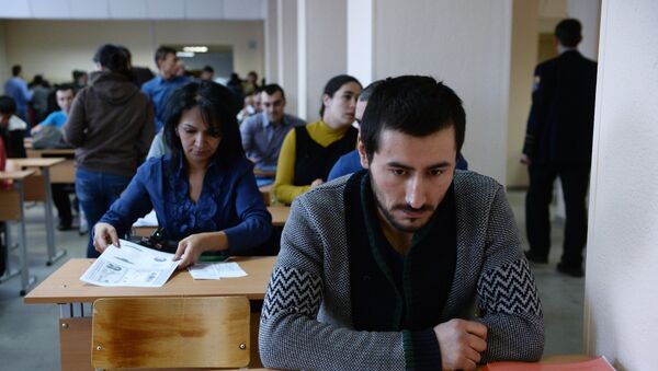 Inmigrantes a Rusia esperan un examen de evalución - Sputnik Mundo