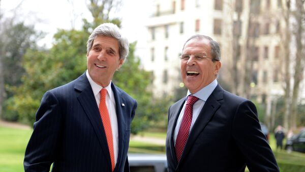 John Kerry, secretario de Estado de EEUU y Serguéi Lavrov, ministro de Exteriores de Rusia (Archivo) - Sputnik Mundo