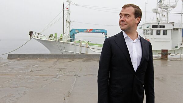 Dmitri Medvédev durante su visita a las islas Kuriles - Sputnik Mundo