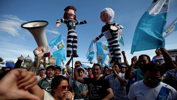 Manifestantes exigen dimisión del presidente de Guatemala - Sputnik Mundo