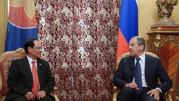 La reunión de canciller ruso, Serguéi Lavrov, y secretario general de ASEAN, Lê Lương Minh - Sputnik Mundo