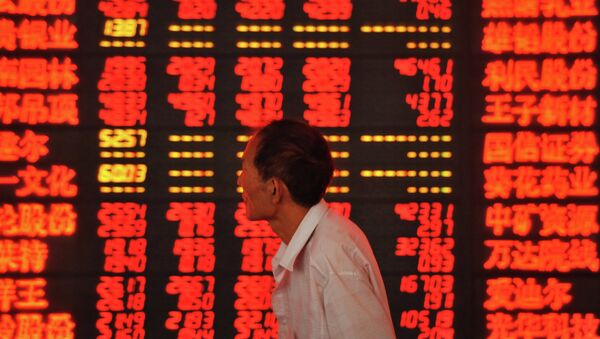 Pantalla con precios del mercado de valores en China - Sputnik Mundo