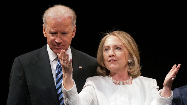 Vicepresidente de EEUU, Joe Biden, y candidata presidencial, Hillary Clinton (archivo) - Sputnik Mundo