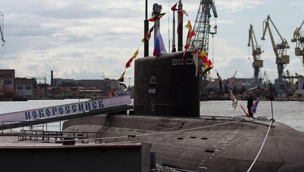 Церемония поднятия флага на дизель-электрической подводной лодке Новороссийск - Sputnik Mundo