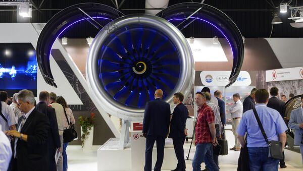 Visitantes en el pabellón del Salón Aeroespacial MAKS 2015 - Sputnik Mundo