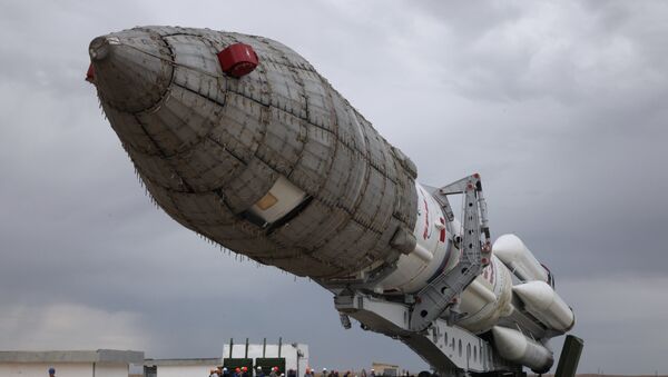 Cohete Protón-M en el cosmódromo de Baikonur - Sputnik Mundo
