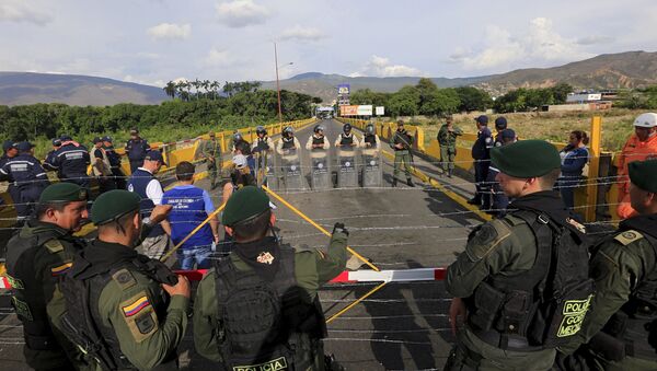 Policías en la frontera entre Colombia y Venezuela - Sputnik Mundo