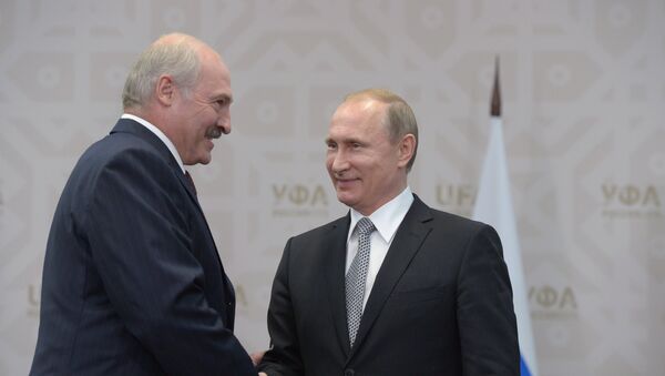 Presidente de Bielorrusia, Alexandr Lukashenko y presidente de Rusia, Vladímir Putin (archivo) - Sputnik Mundo