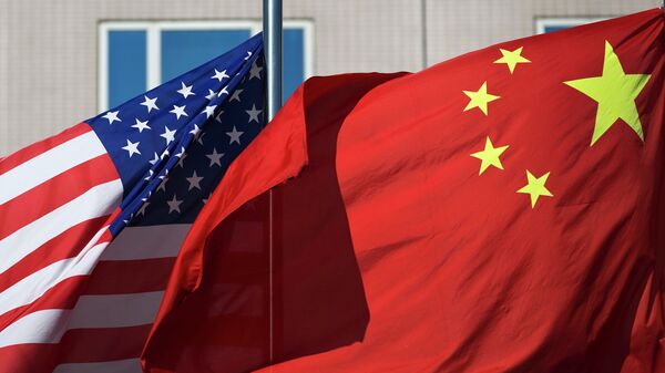 Banderas de China y EEUU (imagen referencial) - Sputnik Mundo