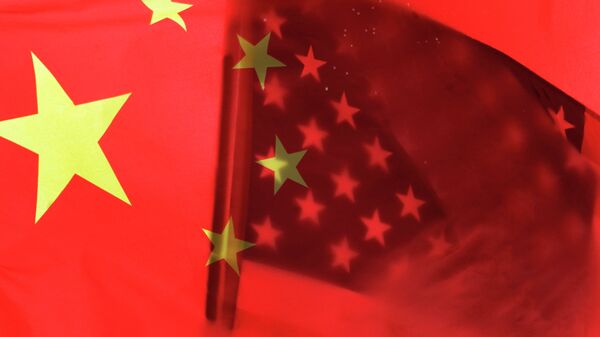 Bandeiras da China y EEUU - Sputnik Mundo