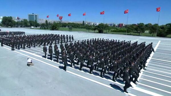 Turquía celebra un desfile militar - Sputnik Mundo