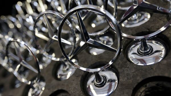 Gobierno de Brasil evita el despido de 1.500 trabajadores de Mercedes-Benz - Sputnik Mundo