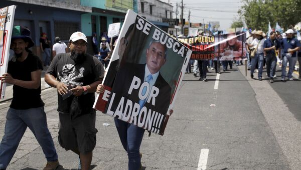 Students of San Carlos University participate in a demonstration demanding the resignation of Guatemalan President Otto Perez Molina in Guatemala City - Sputnik Mundo