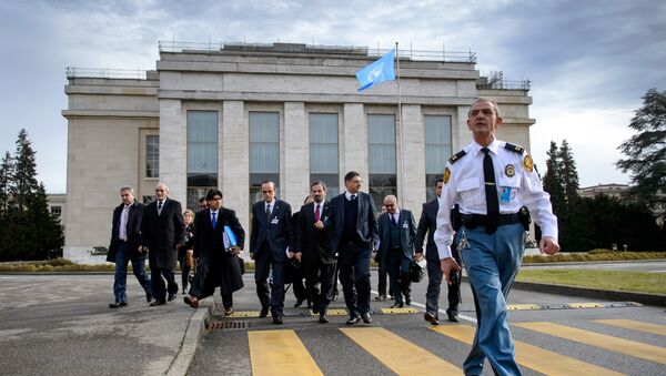 A delegation of the Syrian opposition walks outside of the United Nations Offices in Geneva - Sputnik Mundo