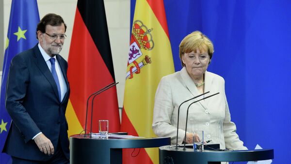 El presidente del Gobierno de España, Mariano Rajoy, y canciller de Alemania, Angela Merkel - Sputnik Mundo