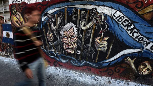 Un grafiti con un retrato de juez Thomas Griesa en Buenos Aires, Argentina - Sputnik Mundo