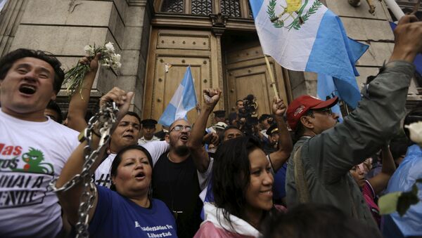 Tensión en Guatemala por la votación del Congreso para retirar inmunidad del presidente - Sputnik Mundo