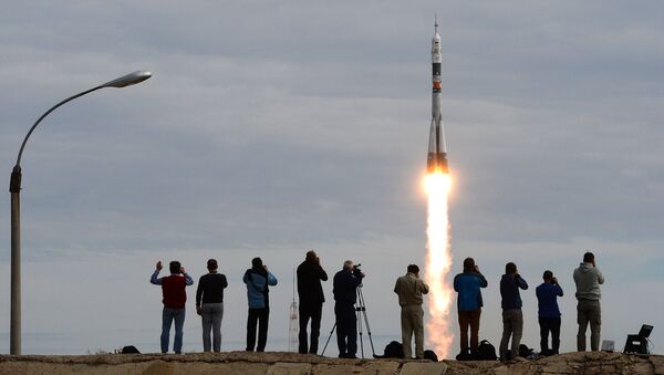Cohete Soyuz despega con nueva expedición a la EEI - Sputnik Mundo