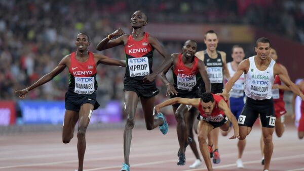 Asbel Kiprop gana en una distancia de 1.500 en los Campeonato Mundial de Atletismo en Pekín - Sputnik Mundo