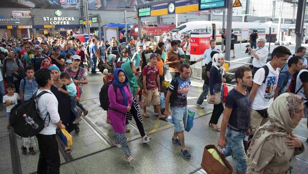 Migrantes vienen a la estación de Munich - Sputnik Mundo