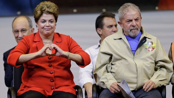 Dilma Rousseff y Luiz Inácio Lula da Silva durante la campaña presidencial de Rousseff en el 2014 - Sputnik Mundo