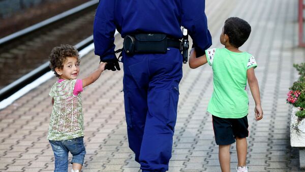 Niños refugiados en Hungría - Sputnik Mundo