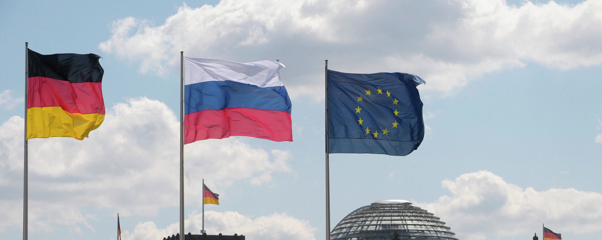 Banderas de Alemania y Rusia - Sputnik Mundo, 1920, 17.01.2022