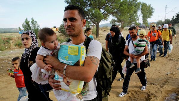 Refugiados sirios en la frontera entre Grecia y Macedonia (archivo) - Sputnik Mundo