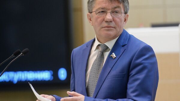 Víctor Ózerov, jefe del comité para la defensa y seguridad del Senado ruso - Sputnik Mundo