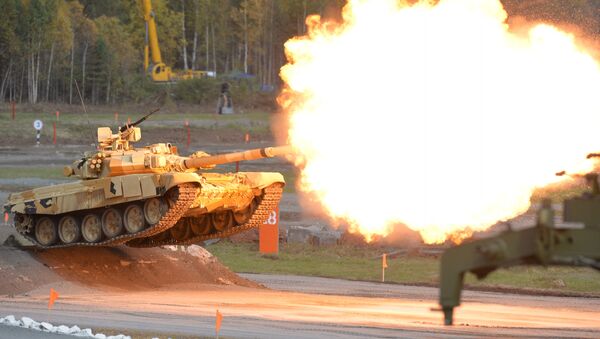 Tanque T-90A en la feria internacional de armas RAE 2015 - Sputnik Mundo