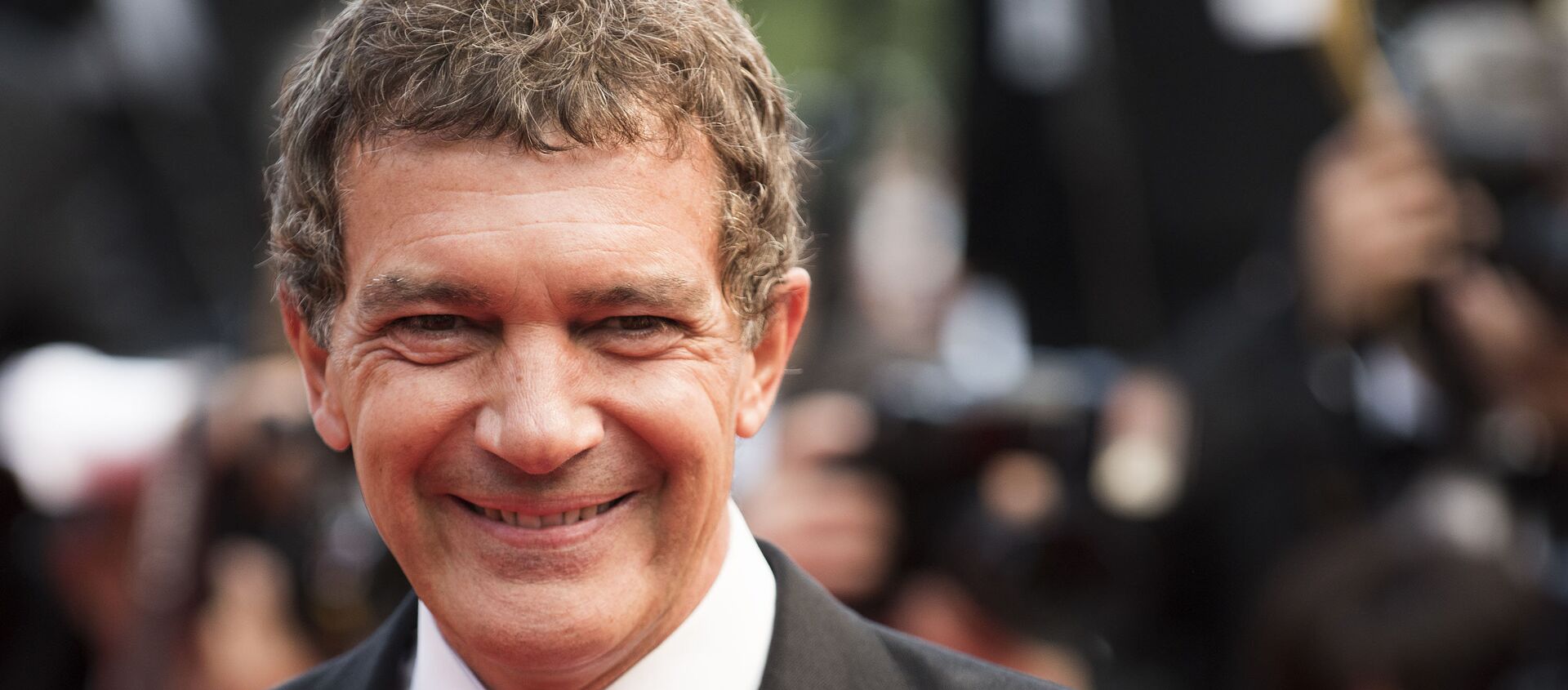 Antonio Banderas arrives for the screening of the film Sicario at the 68th international film festival, Cannes, southern France, Tuesday, May 19, 2015. - Sputnik Mundo, 1920, 26.08.2020