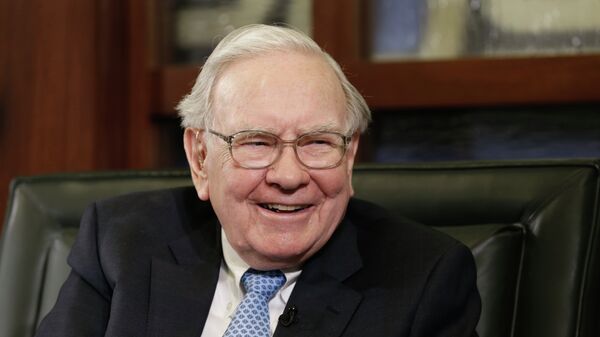 El presidente y director general de Berkshire Hathaway, Warren Buffett - Sputnik Mundo