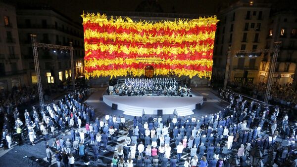 Bandera de Cataluña proyectada en Palacio de la Generalitat durante el Día de Cataluña - Sputnik Mundo