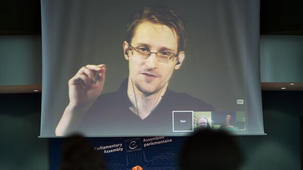 Edward Snowden, extécnico de la NSA de EEUU - Sputnik Mundo