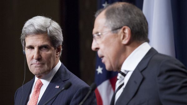 El secretario de Estado de EEUU, John Kerry y el Ministro de Exteriores de Rusia, Serguéi Lavrov - Sputnik Mundo