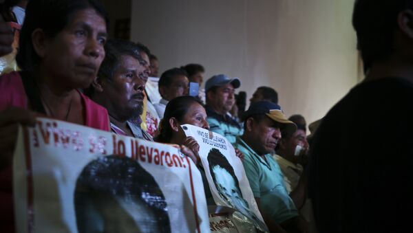 Familiares de los estudiantes desaparecidos en Iguala - Sputnik Mundo