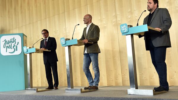 Presidente catalán, Artur Mas, líder de Junts pel Si, Raül Romeva y el líder de Esquerra Republicana de Catalunya, Oriol Junqueras - Sputnik Mundo