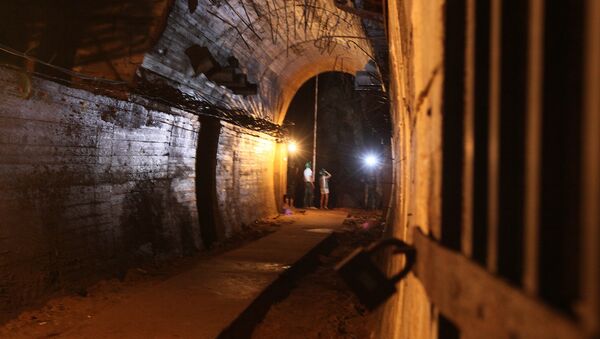 Un túnel cerca del sitio del supuesto tren de oro nazi - Sputnik Mundo