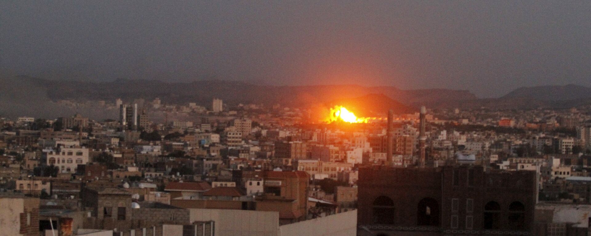 Explosión en la capital yemení de Saná - Sputnik Mundo, 1920, 17.01.2022