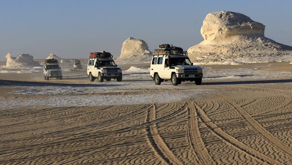 Vehículos 4x4 en el desierto occidental de Egipto - Sputnik Mundo