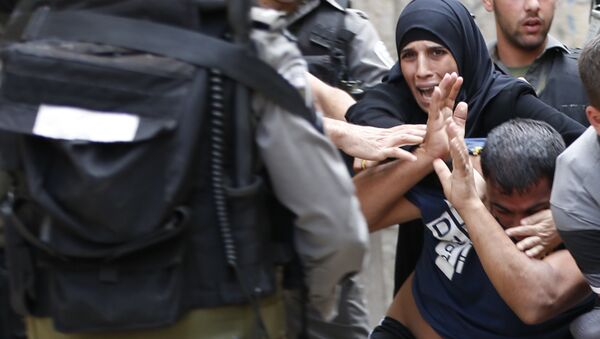 Muslimes palestinos chocan con fuerzas policiales, Jerusalén - Sputnik Mundo