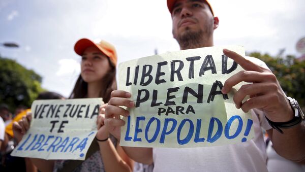 Manifestantes exigen la liberación del líder opositor Leopoldo López - Sputnik Mundo