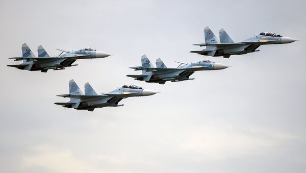 Aviones de combate de Rusia Su-27 y Su-30 - Sputnik Mundo